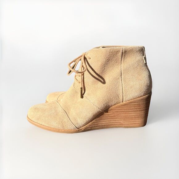 TOMS 300615 Beige Suede 2-Eye Laced Cap Toe Wedge Booties – Women’s Size 8 - Picture 3 of 9